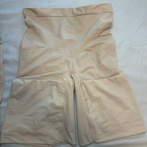SPANX Women's Shapewear in Beige‎ NWOB